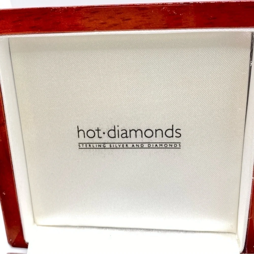 HOT Diamonds Silver Sterling And Diamonds Heart Charm Bangle Bracelet With Box